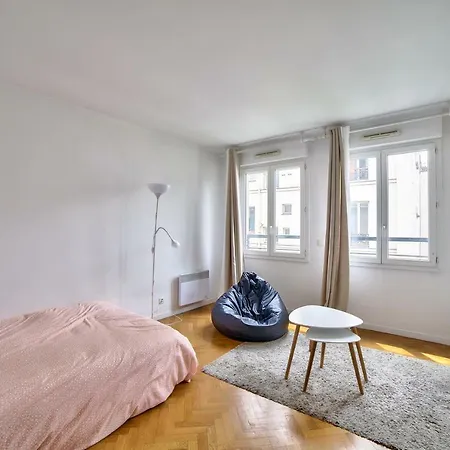 Spacious In The Heart Of The 11 Arr Apartment